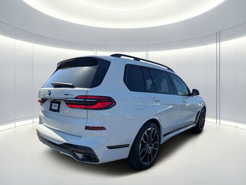 Used 2023 BMW X7 xDrive40i AWD/4WD image 4