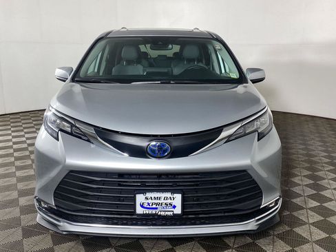 Used 2021 Toyota Sienna XLE AWD/4WD image 26