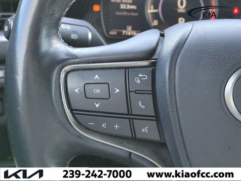 Used 2019 Lexus UX 200 image 24