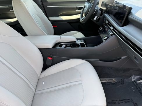 Used 2025 Hyundai Sonata SEL FWD image 31