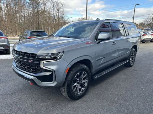 Used 2023 Chevrolet Suburban Z71 w/ Luxury Package image 2