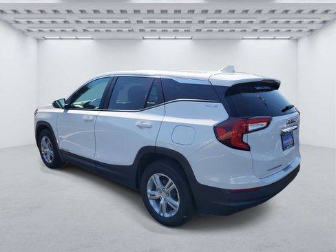 Used 2024 GMC Terrain SLE image 3