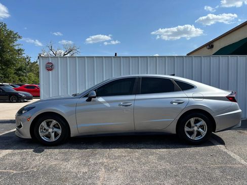 Used 2021 Hyundai Sonata SE FWD image 2