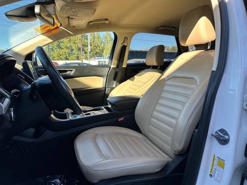 Used 2022 Ford Edge SEL w/ Convenience Package image 9