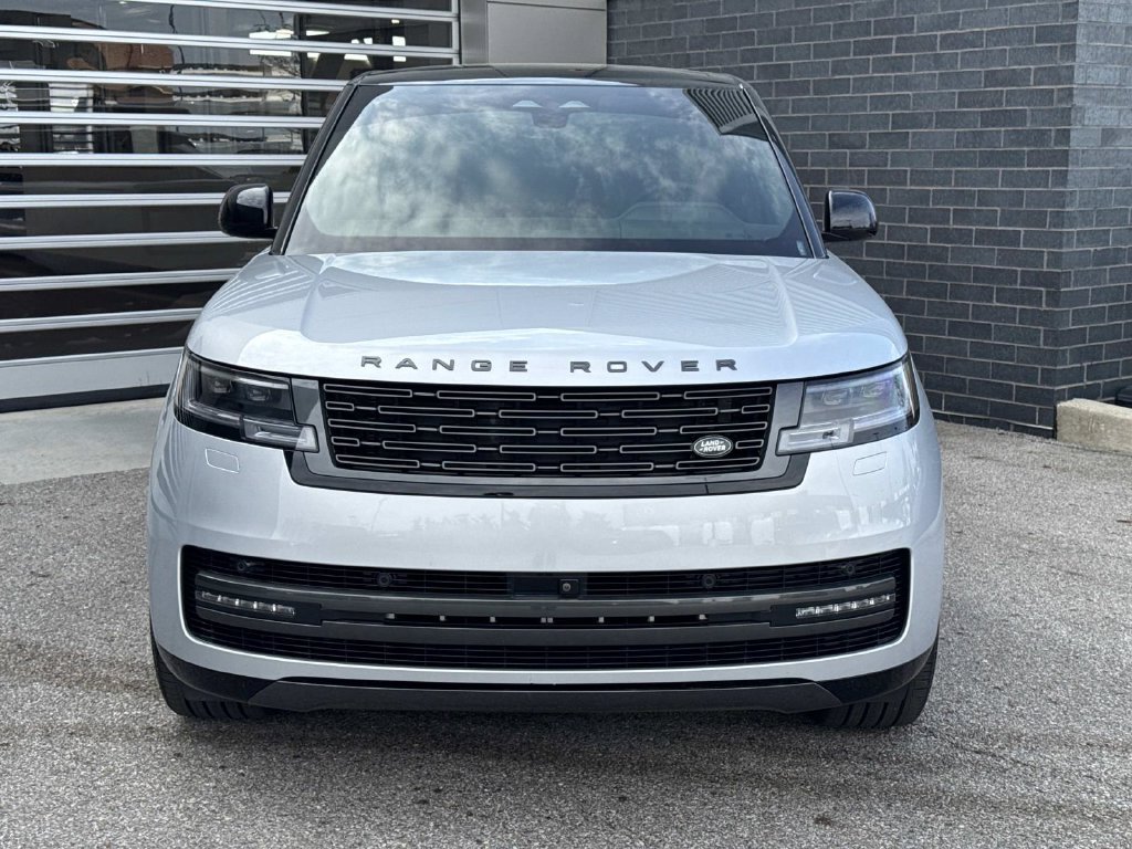 Used 2025 Land Rover Range Rover Long Wheelbase SE AWD/4WD image 4