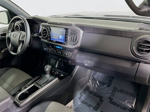 Certified 2022 Toyota Tacoma TRD Off-Road image 26