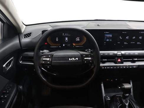 Used 2025 Kia K4 LXS image 13