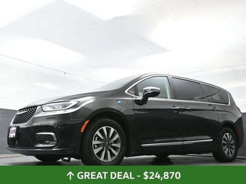 Used 2023 Chrysler Pacifica Limited FWD image 56