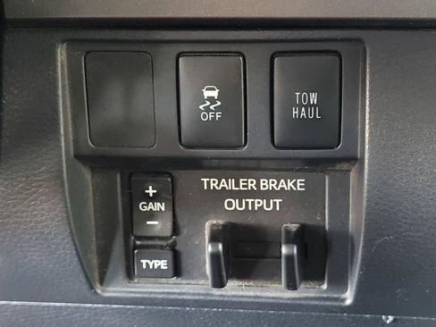 Used 2017 Toyota Tundra SR5 w/ TRD Off Road Package AWD/4WD image 9