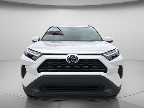 Used 2024 Toyota RAV4 LE AWD/4WD image 4