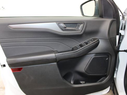Used 2025 Ford Escape Active AWD/4WD image 16