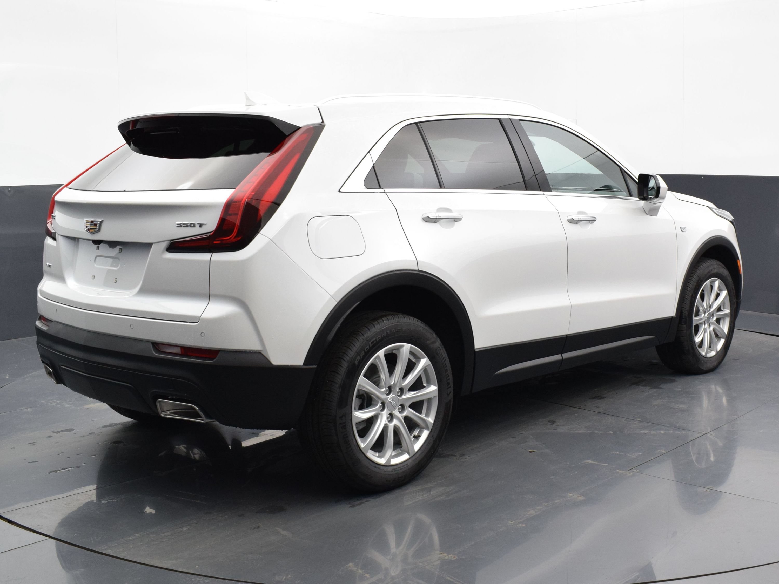 Used 2023 Cadillac XT4 Luxury w/ Cold Weather Package AWD/4WD image 5