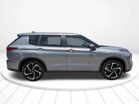 Used 2022 Mitsubishi Outlander SE FWD image 3