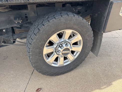 Used 2021 Ford F250 Platinum w/ FX4 Off-Road Package image 9