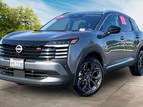 Certified 2026 Nissan Kicks SR FWD image 3