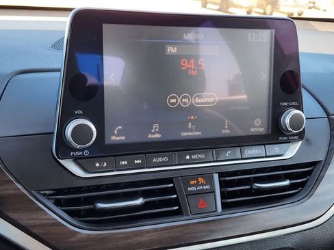 Used 2024 Nissan Altima 2.5 SV image 17