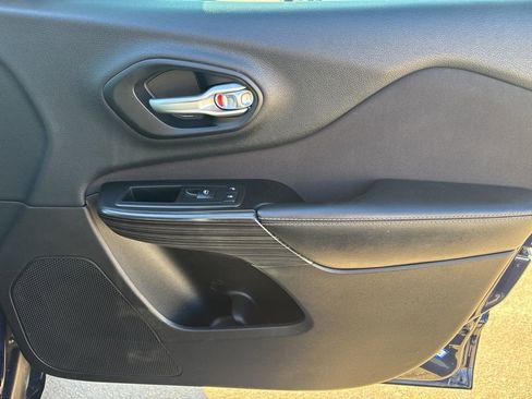 Used 2014 Jeep Cherokee Sport image 27