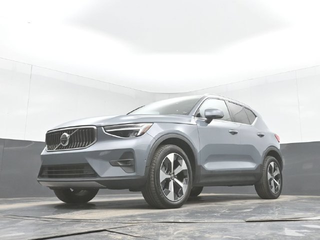 Used 2023 Volvo XC40 B4 Ultimate FWD image 39