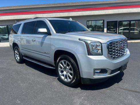 Used 2019 GMC Yukon XL Denali RWD image 3