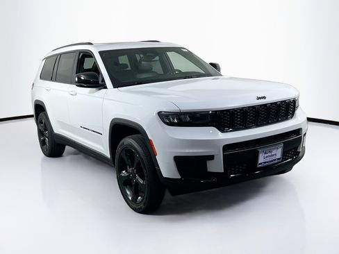 Used 2023 Jeep Grand Cherokee L Laredo image 3