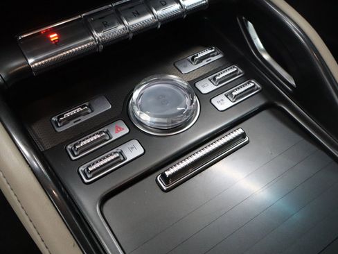 Used 2024 Lincoln Nautilus Premier image 20