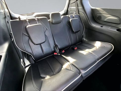 Used 2020 Chrysler Pacifica Limited w/ Advanced Safetytec Group FWD image 28