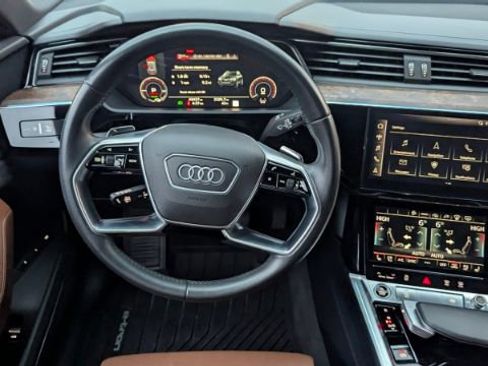 Used 2021 Audi e-tron Prestige image 24