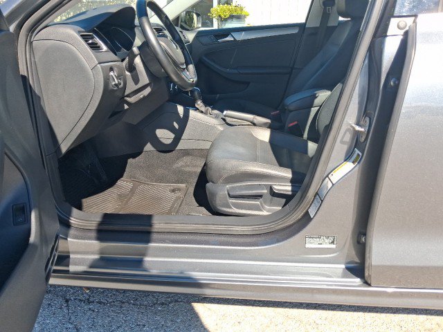 Used 2017 Volkswagen Jetta SE FWD image 14