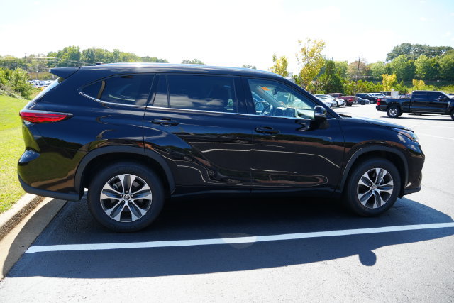 Used 2021 Toyota Highlander XLE FWD image 20