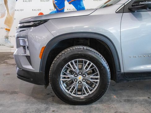 Used 2024 Chevrolet Traverse LT image 16