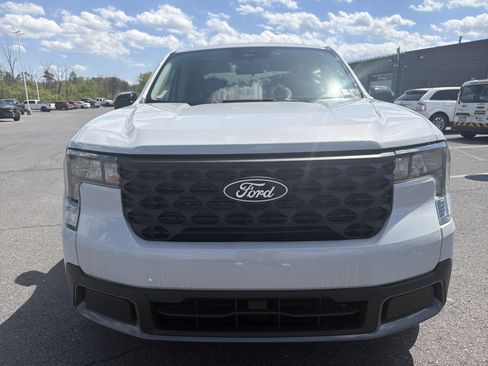 New 2025 Ford Maverick XLT w/ XLT Luxury Package FWD image 9