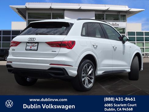 Used 2023 Audi Q3 2.0T Premium w/ Black Optic Sport Package AWD/4WD image 4