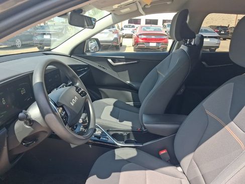 Used 2025 Kia Niro LX FWD image 4