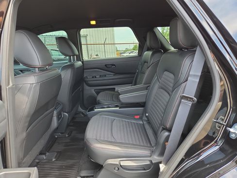 Used 2024 Nissan Pathfinder Rock Creek AWD/4WD image 11