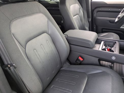 Used 2020 Land Rover Defender 110 SE image 11