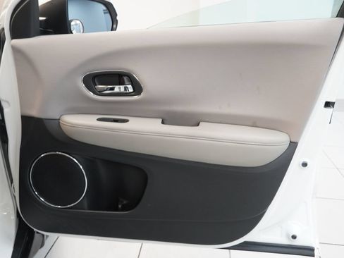 Used 2017 Honda HR-V EX image 32