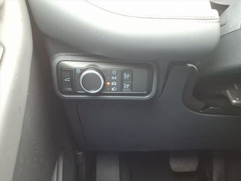 Used 2025 Ford Explorer Active image 18