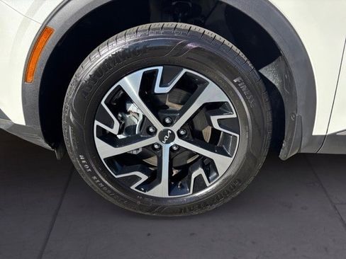 Certified 2023 Kia Sportage EX image 9
