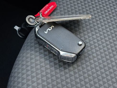 Used 2025 Kia Soul LX w/ LX Technology Package FWD image 21