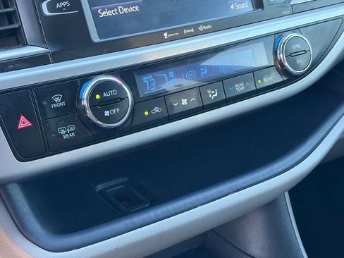 Used 2017 Toyota Highlander XLE AWD/4WD image 14