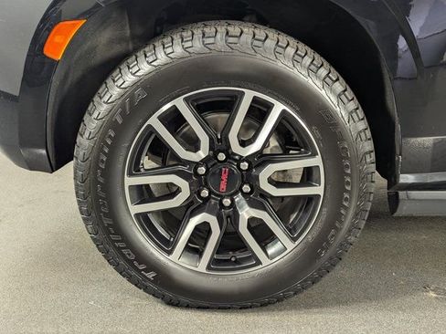 Used 2023 GMC Yukon AT4 w/ Technology Package AWD/4WD image 9