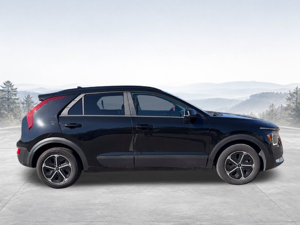 Used 2025 Kia Niro EX FWD image 12