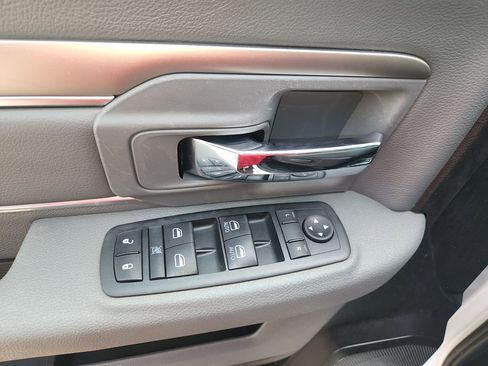 Used 2020 RAM 1500 Classic SLT AWD/4WD image 28