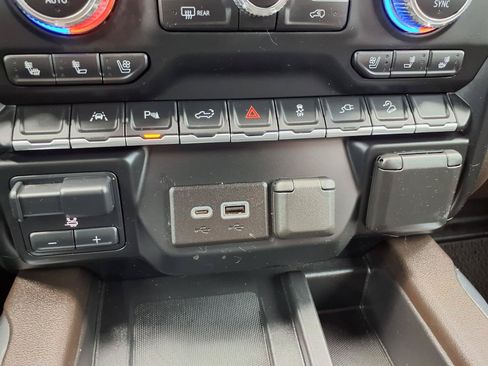 Used 2022 GMC Sierra 1500 Denali w/ Driver Alert Package II AWD/4WD image 11