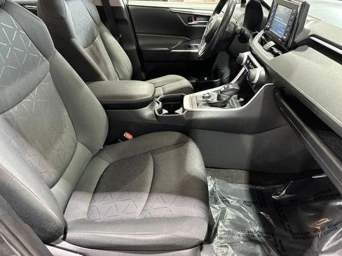 Used 2021 Toyota RAV4 XLE w/ XLE Grade Weather Package AWD/4WD image 17