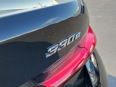 Used 2023 BMW 330e w/ Driving Assistance Package image 5