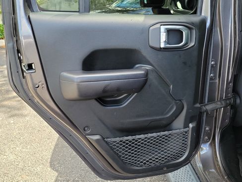 Used 2018 Jeep Wrangler Unlimited Sport S AWD/4WD image 13