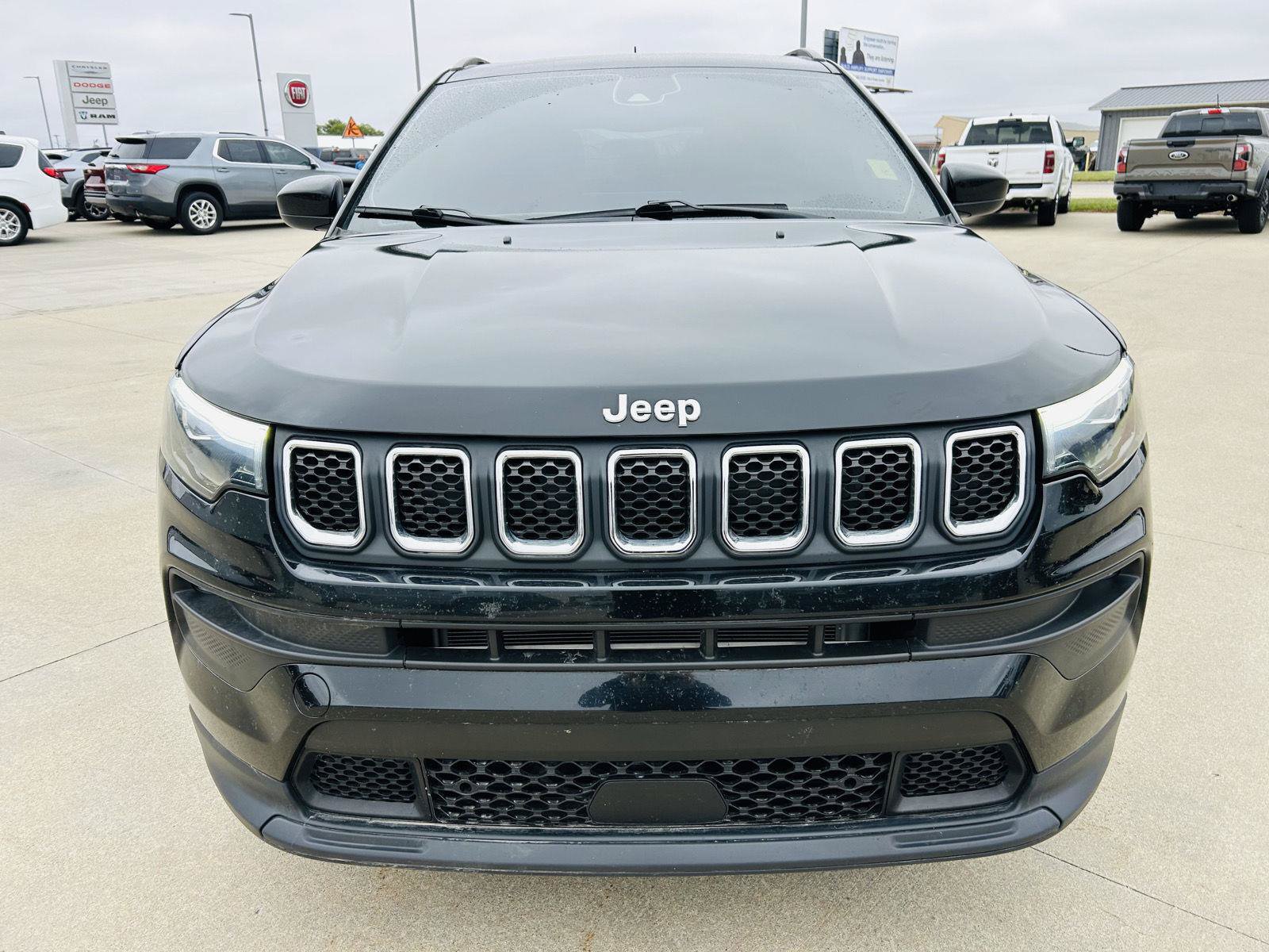 Used 2023 Jeep Compass Latitude w/ Sun and Sound Group AWD/4WD image 31