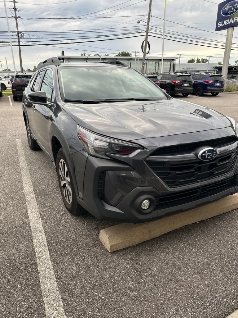 Used 2024 Subaru Outback Premium AWD/4WD image 2