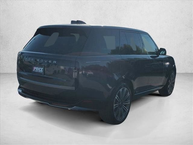 Used 2025 Land Rover Range Rover SE AWD/4WD image 5